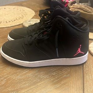 Air Jordan’s black size 6.5 youth like new